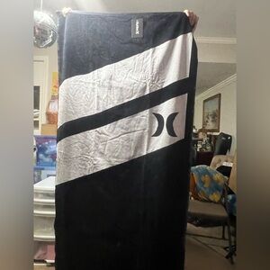 Hurley black and Charcoal Towels Signature Logo set of 2 ,65x32 inches